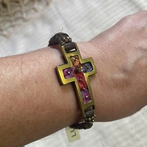 Leather and silk cross bracelet made in México